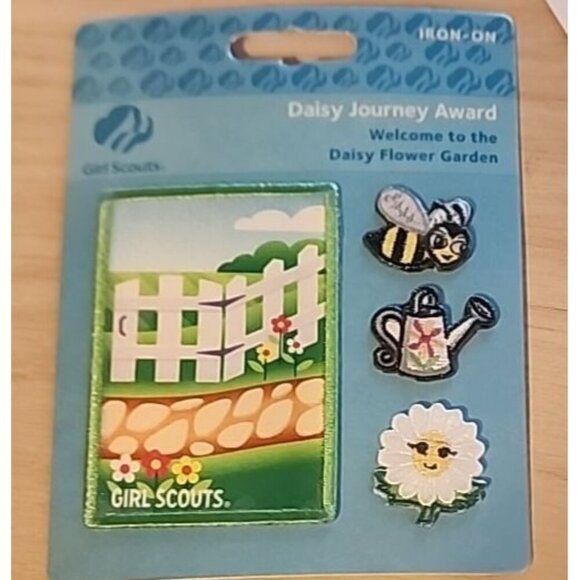Girl Scout Daisy Journey Award Pin NEW Daisy Flower Garden - Picture 1 of 4